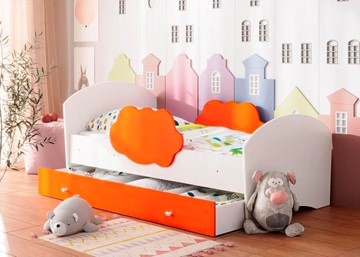Кровать с бортиками Тучка с ящиком, корпус Белый, фасад Оранжевый в Йошкар-Оле