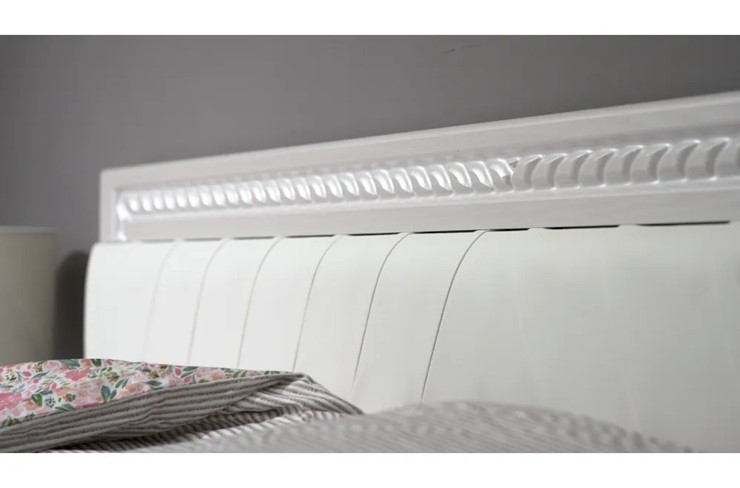 Кровать 1.5-спальная Гертруда, М9, Экокожа с пуговицами без основания, белая лиственница/ясень жемчужный в Йошкар-Оле - изображение 2
